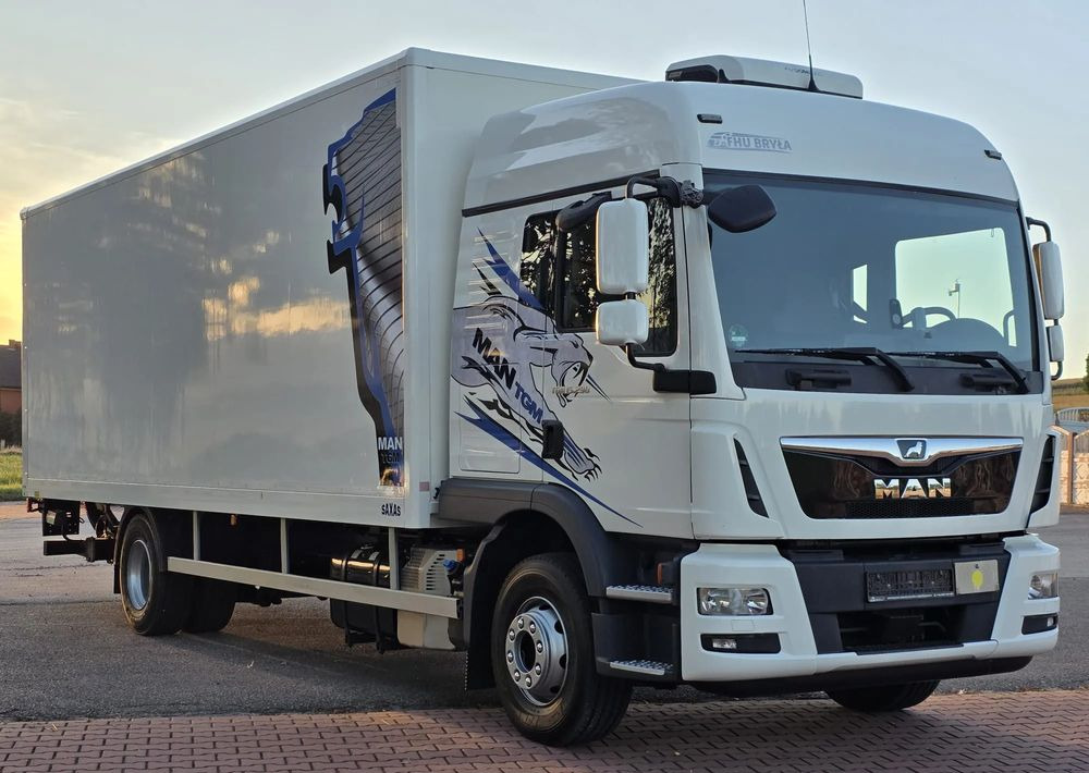 MAN TGM 15.290 / TGL / KONTENER / IZOTERMA / WINDA / KLIMA POSTOJOWA / 2019R / EURO 6 / PEŁEN SERWIS / 8200KG ŁADOWNOŚĆ / SPROWADZONY / ZADBANY / JAK NOWY / KSIĄŻKA SERWISOWA / E6 / 18 PALET - Umpikori kuorma-auto: kuva MAN TGM 15.290 / TGL / KONTENER / IZOTERMA / WINDA / KLIMA POSTOJOWA / 2019R / EURO 6 / PEŁEN SERWIS / 8200KG ŁADOWNOŚĆ / SPROWADZONY / ZADBANY / JAK NOWY / KSIĄŻKA SERWISOWA / E6 / 18 PALET - Umpikori kuorma-auto MAN TGM 15.290 / TGL / KONTENER / IZOTERMA / WINDA / KLIMA POSTOJOWA / 2019R / EURO 6 / PEŁEN SERWIS / 8200KG ŁADOWNOŚĆ / SPROWADZONY / ZADBANY / JAK NOWY / KSIĄŻKA SERWISOWA / E6 / 18 PALET - Umpikori kuorma-auto: kuva MAN TGM 15.290 / TGL / KONTENER / IZOTERMA / WINDA / KLIMA POSTOJOWA / 2019R / EURO 6 / PEŁEN SERWIS / 8200KG ŁADOWNOŚĆ / SPROWADZONY / ZADBANY / JAK NOWY / KSIĄŻKA SERWISOWA / E6 / 18 PALET - Umpikori kuorma-auto