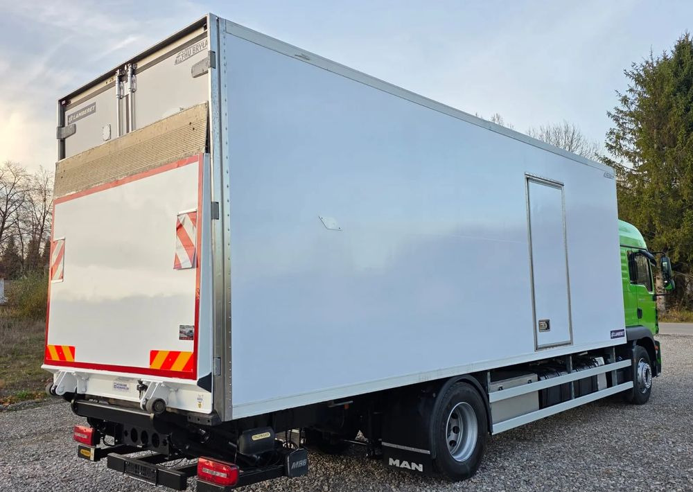 MAN TGM 18.320 / 18.290 / 15.290 / IZOTERMA / WINDA / 19PALET / E6 / 08.2018 / LIFT / SPROWADZONY / AUTOMAT / SYPIALKA / PIERWSZY WŁAŚCICIEL / BOCZNE DRZWI / STAN BARDZO DOBRY - Refrigeraattori kuorma-auto: kuva MAN TGM 18.320 / 18.290 / 15.290 / IZOTERMA / WINDA / 19PALET / E6 / 08.2018 / LIFT / SPROWADZONY / AUTOMAT / SYPIALKA / PIERWSZY WŁAŚCICIEL / BOCZNE DRZWI / STAN BARDZO DOBRY - Refrigeraattori kuorma-auto MAN TGM 18.320 / 18.290 / 15.290 / IZOTERMA / WINDA / 19PALET / E6 / 08.2018 / LIFT / SPROWADZONY / AUTOMAT / SYPIALKA / PIERWSZY WŁAŚCICIEL / BOCZNE DRZWI / STAN BARDZO DOBRY - Refrigeraattori kuorma-auto: kuva MAN TGM 18.320 / 18.290 / 15.290 / IZOTERMA / WINDA / 19PALET / E6 / 08.2018 / LIFT / SPROWADZONY / AUTOMAT / SYPIALKA / PIERWSZY WŁAŚCICIEL / BOCZNE DRZWI / STAN BARDZO DOBRY - Refrigeraattori kuorma-auto