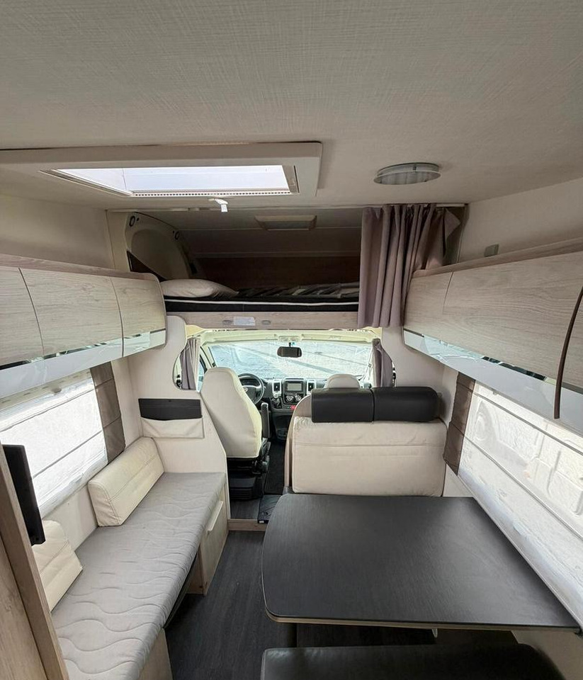 Challenger C 256 - Alkoviauto: kuva Challenger C 256 - Alkoviauto Challenger C 256 - Alkoviauto: kuva Challenger C 256 - Alkoviauto