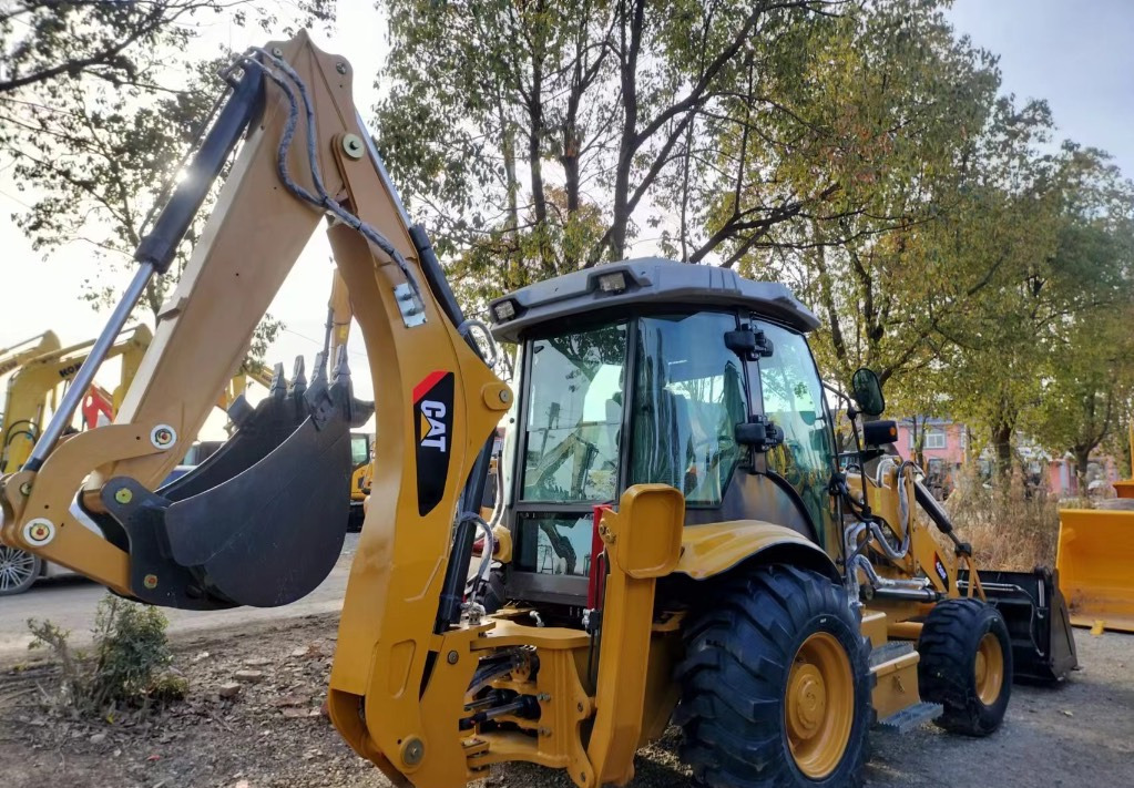 CAT 420 F Caterpillar 420F backhoe loader - Kaivuri-trukki: kuva CAT 420 F Caterpillar 420F backhoe loader - Kaivuri-trukki CAT 420 F Caterpillar 420F backhoe loader - Kaivuri-trukki: kuva CAT 420 F Caterpillar 420F backhoe loader - Kaivuri-trukki