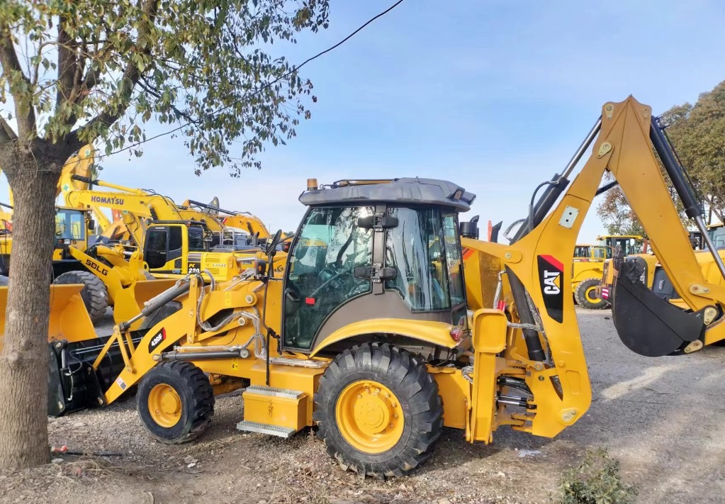 CAT 420 F Caterpillar 420F backhoe loader - Kaivuri-trukki: kuva CAT 420 F Caterpillar 420F backhoe loader - Kaivuri-trukki CAT 420 F Caterpillar 420F backhoe loader - Kaivuri-trukki: kuva CAT 420 F Caterpillar 420F backhoe loader - Kaivuri-trukki
