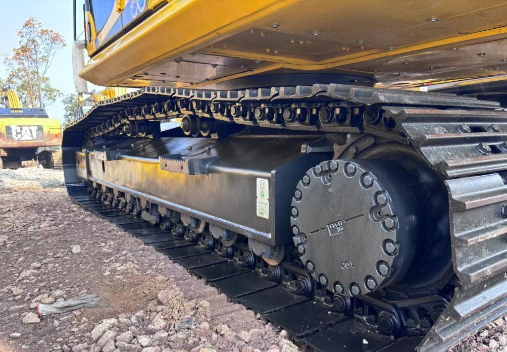 Komatsu PC 210 LC-8 - Telakaivukone: kuva Komatsu PC 210 LC-8 - Telakaivukone Komatsu PC 210 LC-8 - Telakaivukone: kuva Komatsu PC 210 LC-8 - Telakaivukone