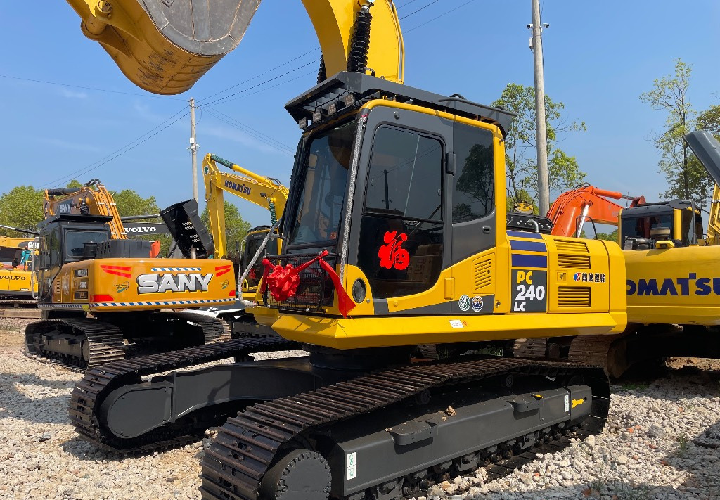 Komatsu PC 240 PC220 PC240-8 - Telakaivukone: kuva Komatsu PC 240 PC220 PC240-8 - Telakaivukone Komatsu PC 240 PC220 PC240-8 - Telakaivukone: kuva Komatsu PC 240 PC220 PC240-8 - Telakaivukone