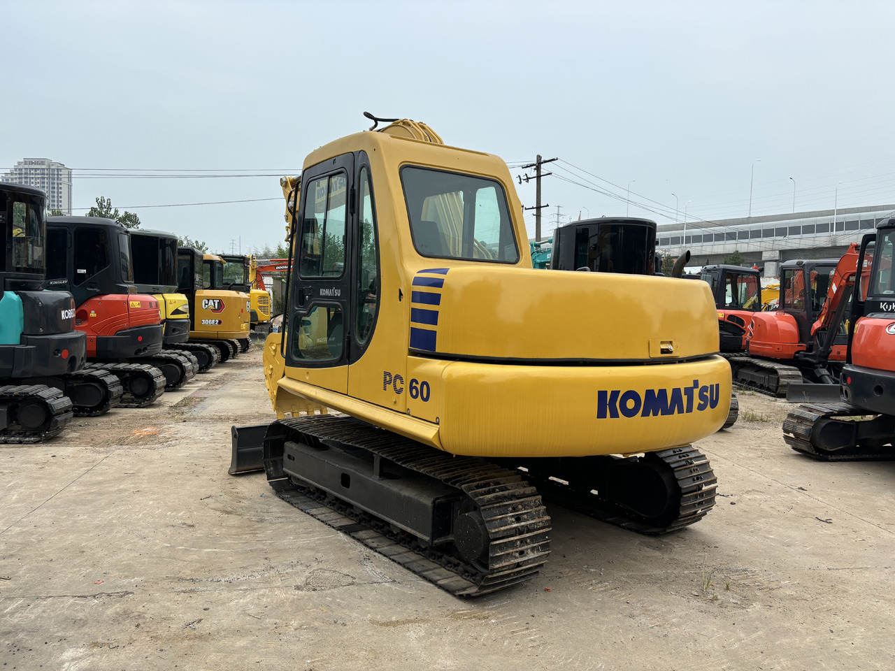 Komatsu PC 60-7 - Minikuormaaja: kuva Komatsu PC 60-7 - Minikuormaaja Komatsu PC 60-7 - Minikuormaaja: kuva Komatsu PC 60-7 - Minikuormaaja