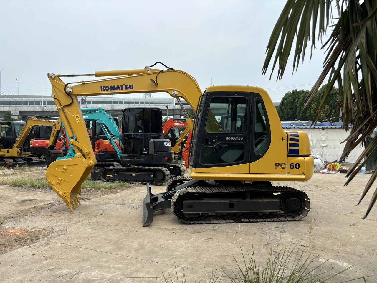 Komatsu PC 60-7 - Minikuormaaja: kuva Komatsu PC 60-7 - Minikuormaaja Komatsu PC 60-7 - Minikuormaaja: kuva Komatsu PC 60-7 - Minikuormaaja