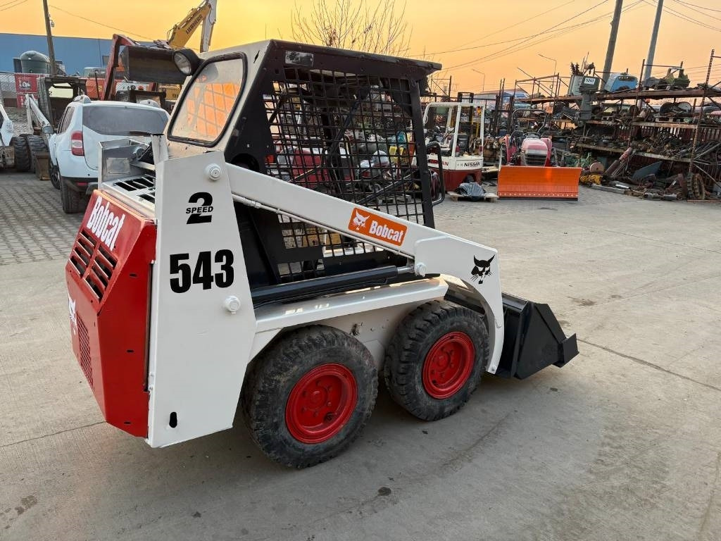 Bobcat 543 - Liukuohjattu kuormaaja: kuva Bobcat 543 - Liukuohjattu kuormaaja Bobcat 543 - Liukuohjattu kuormaaja: kuva Bobcat 543 - Liukuohjattu kuormaaja