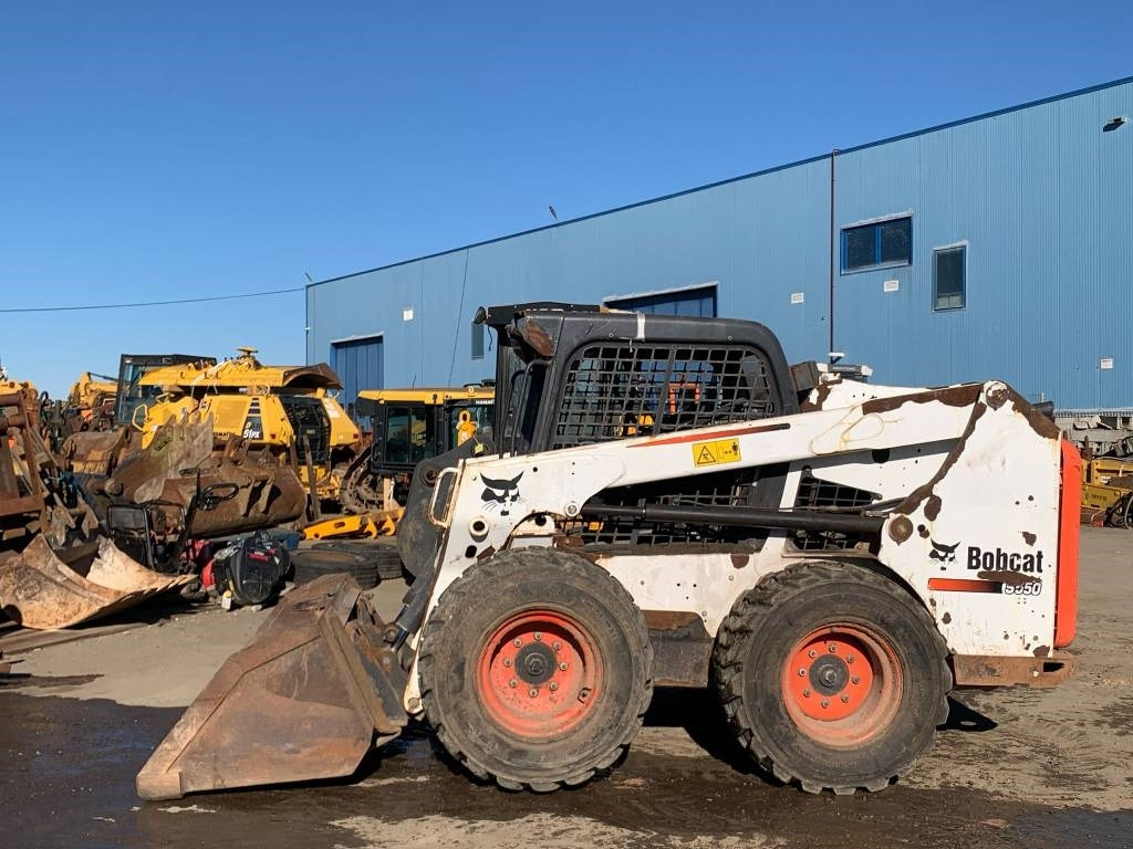 Bobcat S 550 - Liukuohjattu kuormaaja: kuva Bobcat S 550 - Liukuohjattu kuormaaja Bobcat S 550 - Liukuohjattu kuormaaja: kuva Bobcat S 550 - Liukuohjattu kuormaaja