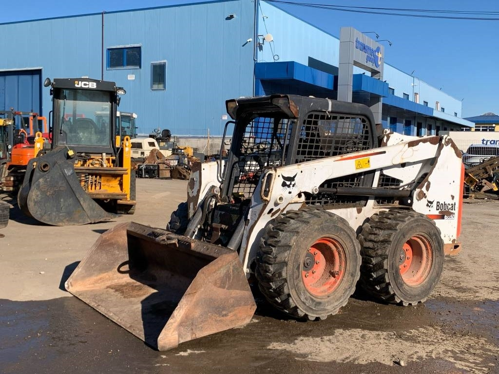 Bobcat S 550 - Liukuohjattu kuormaaja: kuva Bobcat S 550 - Liukuohjattu kuormaaja Bobcat S 550 - Liukuohjattu kuormaaja: kuva Bobcat S 550 - Liukuohjattu kuormaaja