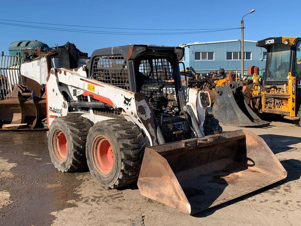 Bobcat S 550 - Liukuohjattu kuormaaja: kuva Bobcat S 550 - Liukuohjattu kuormaaja Bobcat S 550 - Liukuohjattu kuormaaja: kuva Bobcat S 550 - Liukuohjattu kuormaaja