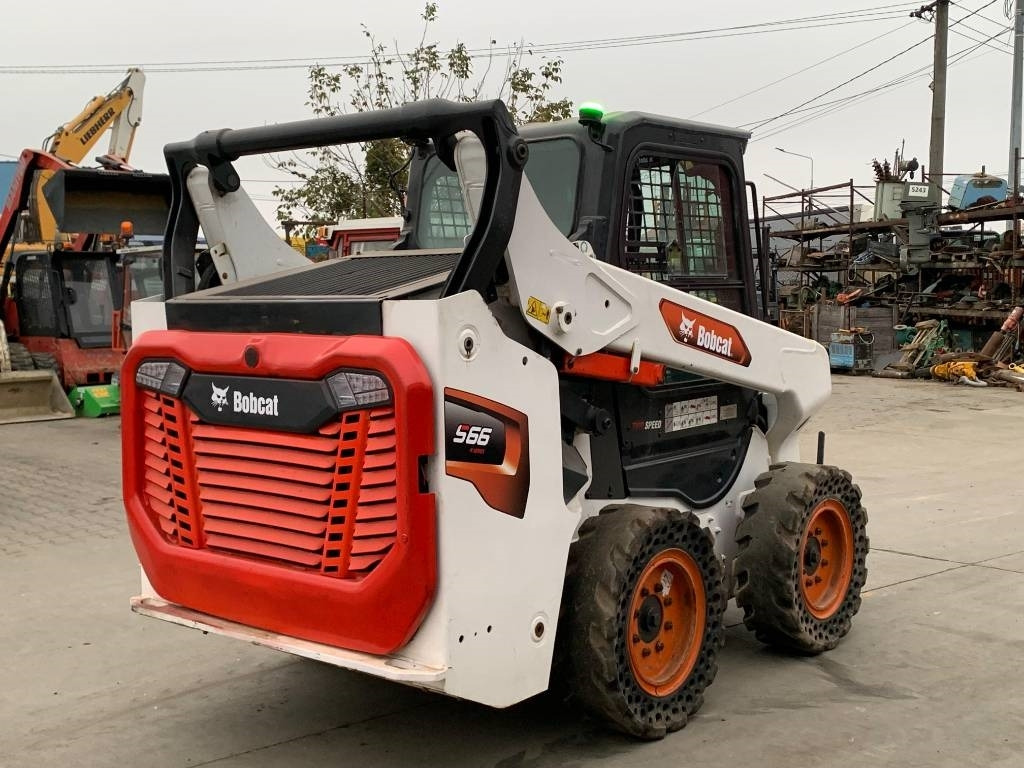 Bobcat S 66 - Liukuohjattu kuormaaja: kuva Bobcat S 66 - Liukuohjattu kuormaaja Bobcat S 66 - Liukuohjattu kuormaaja: kuva Bobcat S 66 - Liukuohjattu kuormaaja