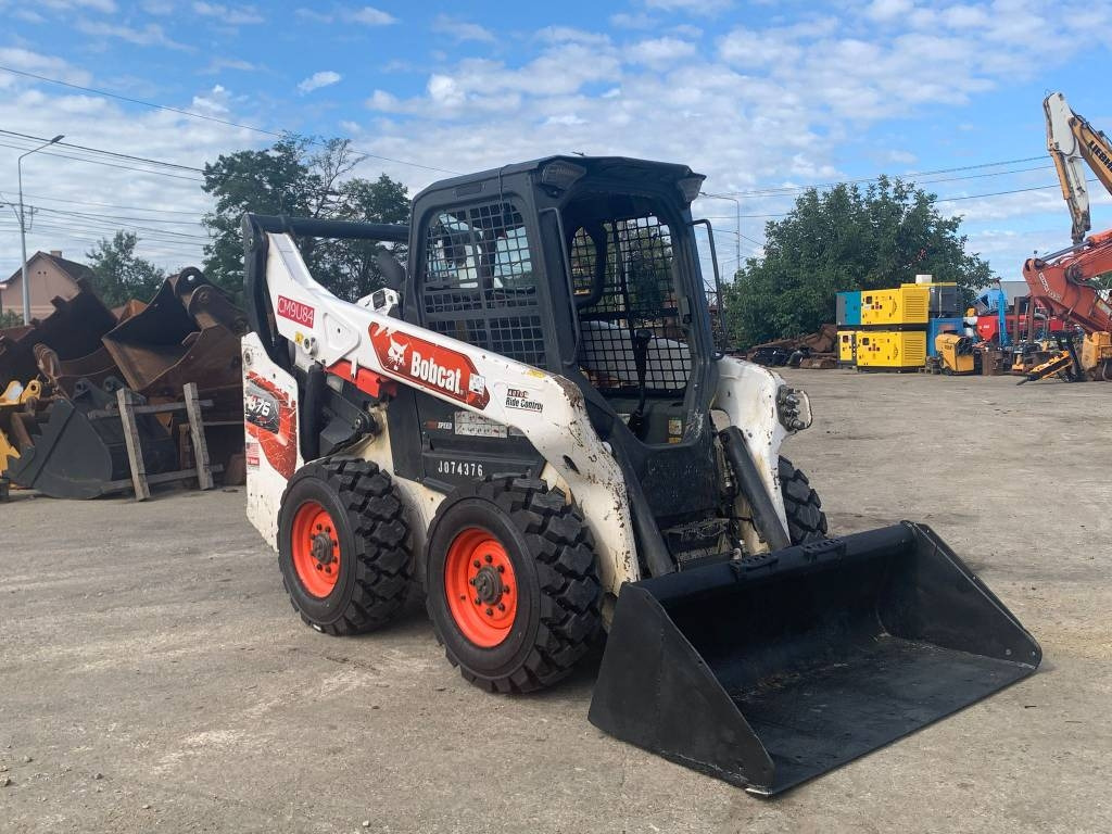 Bobcat S 76 - Liukuohjattu kuormaaja: kuva Bobcat S 76 - Liukuohjattu kuormaaja Bobcat S 76 - Liukuohjattu kuormaaja: kuva Bobcat S 76 - Liukuohjattu kuormaaja