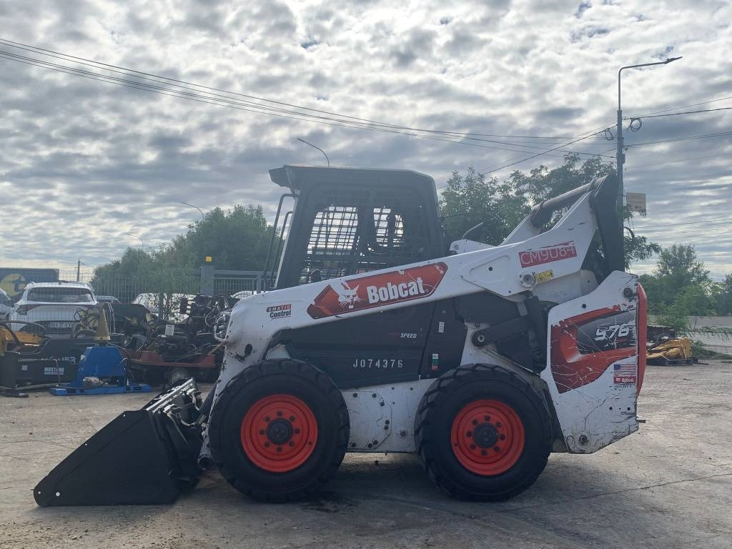 Bobcat S 76 - Liukuohjattu kuormaaja: kuva Bobcat S 76 - Liukuohjattu kuormaaja Bobcat S 76 - Liukuohjattu kuormaaja: kuva Bobcat S 76 - Liukuohjattu kuormaaja
