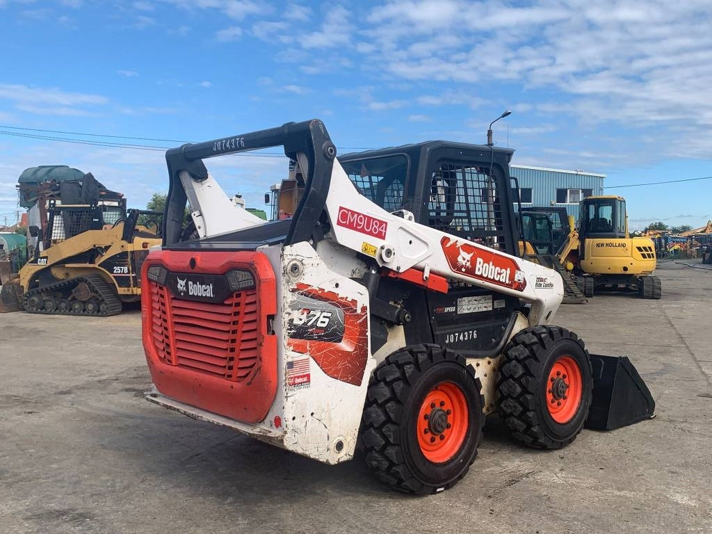 Bobcat S 76 - Liukuohjattu kuormaaja: kuva Bobcat S 76 - Liukuohjattu kuormaaja Bobcat S 76 - Liukuohjattu kuormaaja: kuva Bobcat S 76 - Liukuohjattu kuormaaja
