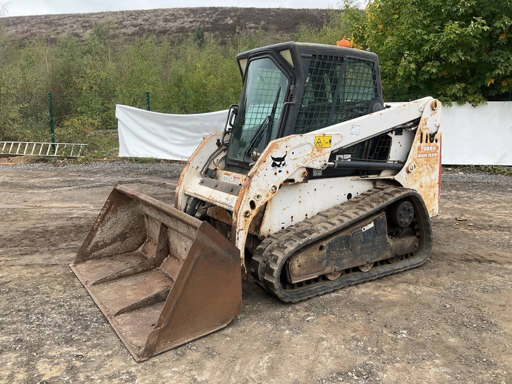 Bobcat T 180 - Liukuohjattu kuormaaja: kuva Bobcat T 180 - Liukuohjattu kuormaaja Bobcat T 180 - Liukuohjattu kuormaaja: kuva Bobcat T 180 - Liukuohjattu kuormaaja