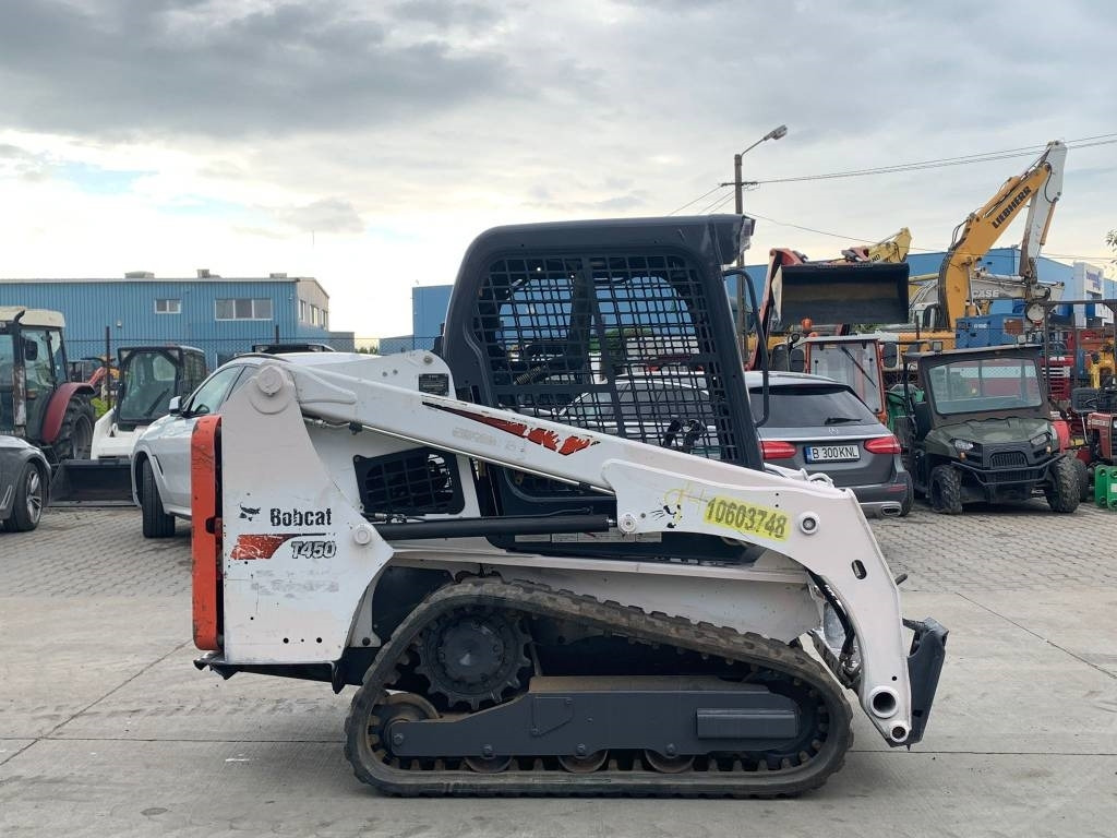 Bobcat T 450 - Liukuohjattu kuormaaja: kuva Bobcat T 450 - Liukuohjattu kuormaaja Bobcat T 450 - Liukuohjattu kuormaaja: kuva Bobcat T 450 - Liukuohjattu kuormaaja