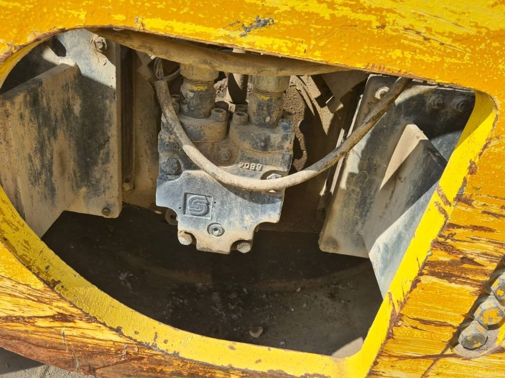 Bomag BW 213 D H-4 FOR PARTS - Tiivistyskone: kuva Bomag BW 213 D H-4 FOR PARTS - Tiivistyskone Bomag BW 213 D H-4 FOR PARTS - Tiivistyskone: kuva Bomag BW 213 D H-4 FOR PARTS - Tiivistyskone