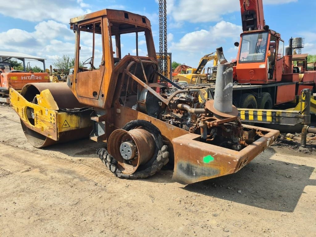 Bomag BW 213 D H-4 FOR PARTS - Tiivistyskone: kuva Bomag BW 213 D H-4 FOR PARTS - Tiivistyskone Bomag BW 213 D H-4 FOR PARTS - Tiivistyskone: kuva Bomag BW 213 D H-4 FOR PARTS - Tiivistyskone