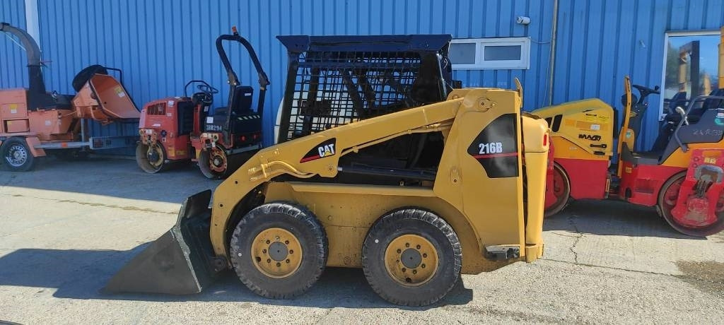 CAT 216 - Liukuohjattu kuormaaja: kuva CAT 216 - Liukuohjattu kuormaaja CAT 216 - Liukuohjattu kuormaaja: kuva CAT 216 - Liukuohjattu kuormaaja