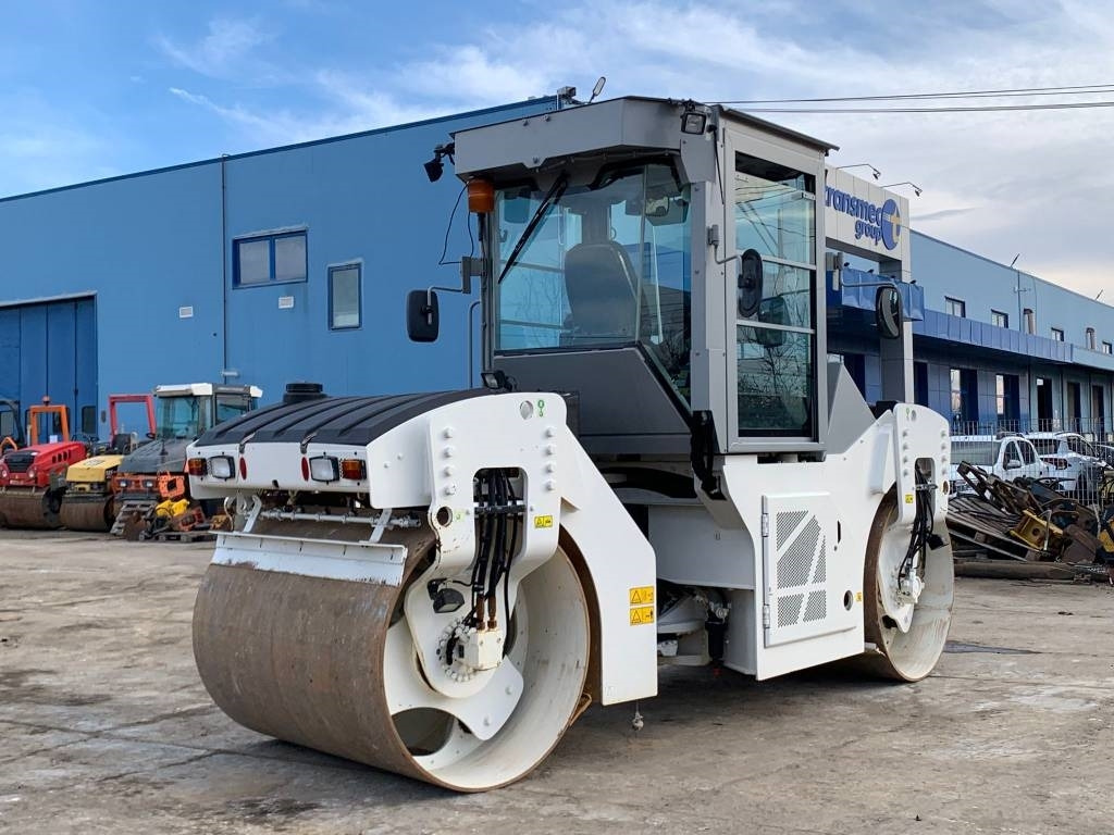 CAT CB 7 - Tiejyrä: kuva CAT CB 7 - Tiejyrä CAT CB 7 - Tiejyrä: kuva CAT CB 7 - Tiejyrä
