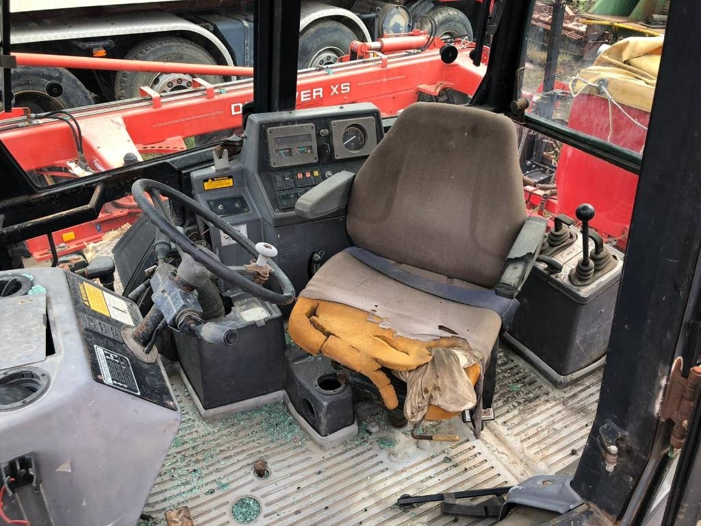 Ford / New Holland For Parts 655C - Kaivuri-trukki: kuva Ford / New Holland For Parts 655C - Kaivuri-trukki Ford / New Holland For Parts 655C - Kaivuri-trukki: kuva Ford / New Holland For Parts 655C - Kaivuri-trukki