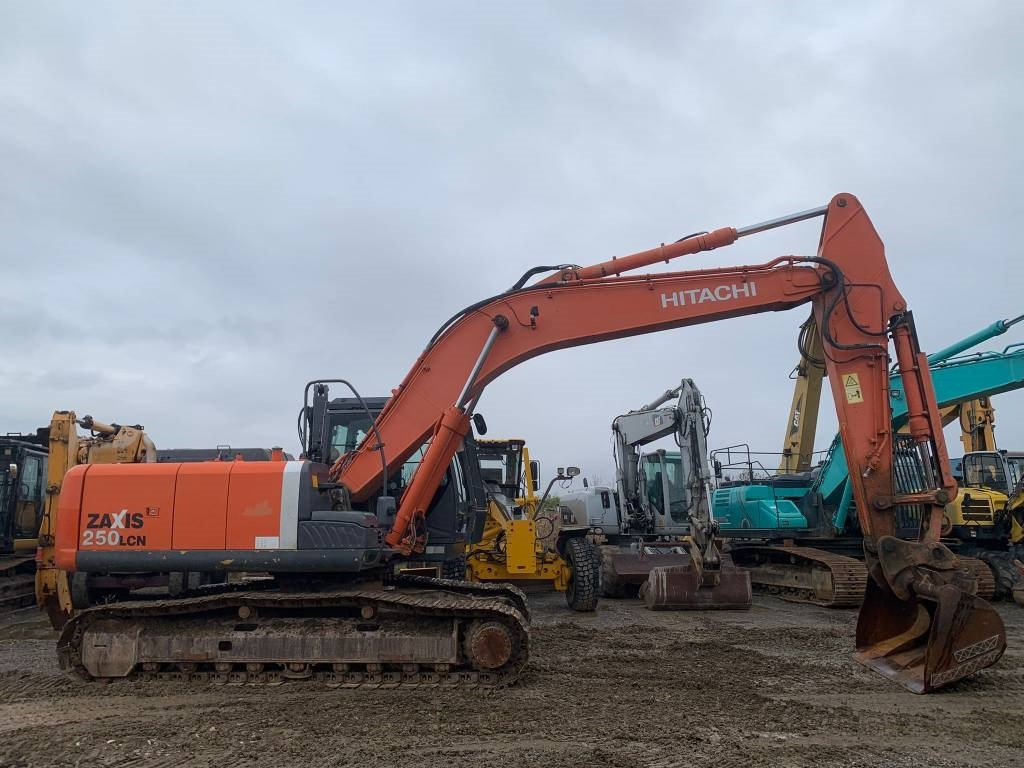 Hitachi ZX 250 LC N-3 - Telakaivukone: kuva Hitachi ZX 250 LC N-3 - Telakaivukone Hitachi ZX 250 LC N-3 - Telakaivukone: kuva Hitachi ZX 250 LC N-3 - Telakaivukone