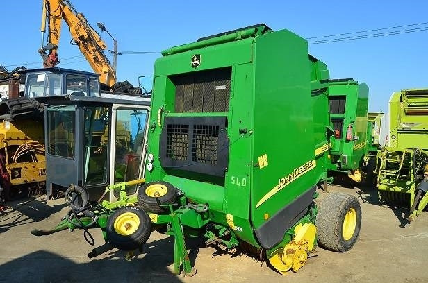 John Deere 592 - Pyöröpaalain: kuva John Deere 592 - Pyöröpaalain John Deere 592 - Pyöröpaalain: kuva John Deere 592 - Pyöröpaalain