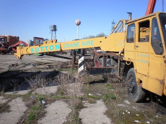 Kato 16T - Ajoneuvonosturi: kuva Kato 16T - Ajoneuvonosturi Kato 16T - Ajoneuvonosturi: kuva Kato 16T - Ajoneuvonosturi