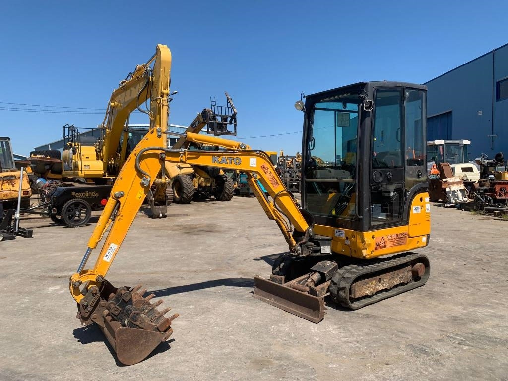 Kato 19VXE - Minikuormaaja: kuva Kato 19VXE - Minikuormaaja Kato 19VXE - Minikuormaaja: kuva Kato 19VXE - Minikuormaaja