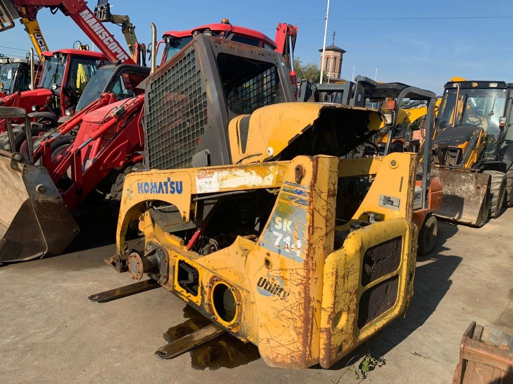Komatsu SK 714 FOR PARTS - Liukuohjattu kuormaaja: kuva Komatsu SK 714 FOR PARTS - Liukuohjattu kuormaaja Komatsu SK 714 FOR PARTS - Liukuohjattu kuormaaja: kuva Komatsu SK 714 FOR PARTS - Liukuohjattu kuormaaja