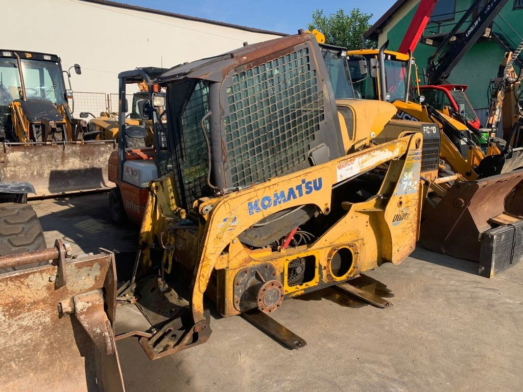 Komatsu SK 714 FOR PARTS - Liukuohjattu kuormaaja: kuva Komatsu SK 714 FOR PARTS - Liukuohjattu kuormaaja Komatsu SK 714 FOR PARTS - Liukuohjattu kuormaaja: kuva Komatsu SK 714 FOR PARTS - Liukuohjattu kuormaaja