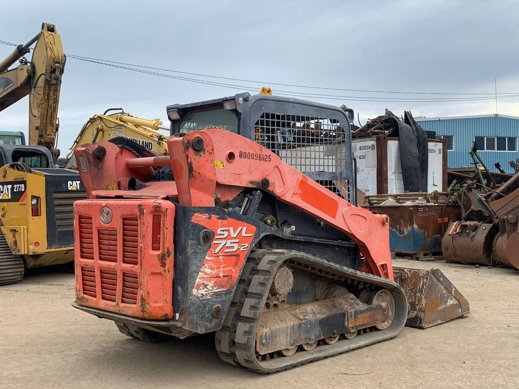 Kubota SVL 75-2 - Liukuohjattu kuormaaja: kuva Kubota SVL 75-2 - Liukuohjattu kuormaaja Kubota SVL 75-2 - Liukuohjattu kuormaaja: kuva Kubota SVL 75-2 - Liukuohjattu kuormaaja