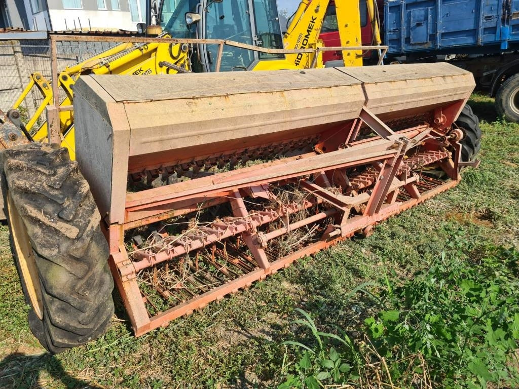 Kuhn 4M - Kylvölannoitin: kuva Kuhn 4M - Kylvölannoitin Kuhn 4M - Kylvölannoitin: kuva Kuhn 4M - Kylvölannoitin