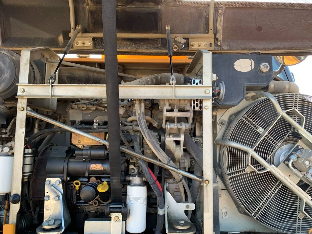 Pyöräalustainen kaivinkone Liebherr A912 Compact+Engcon Rototilt: kuva Pyöräalustainen kaivinkone Liebherr A912 Compact+Engcon Rototilt