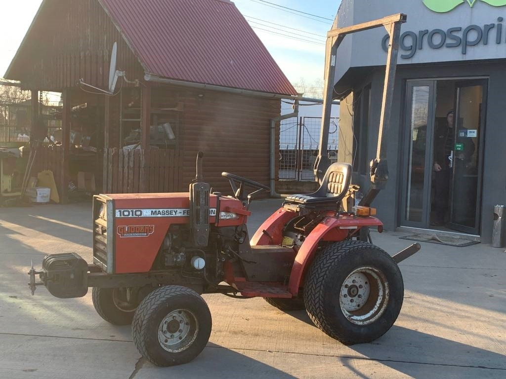 Massey Ferguson 1010 - Traktori: kuva Massey Ferguson 1010 - Traktori Massey Ferguson 1010 - Traktori: kuva Massey Ferguson 1010 - Traktori