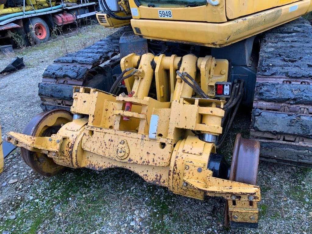 New Holland E 135 SR-1ES RAILWAY - Telakaivukone: kuva New Holland E 135 SR-1ES RAILWAY - Telakaivukone New Holland E 135 SR-1ES RAILWAY - Telakaivukone: kuva New Holland E 135 SR-1ES RAILWAY - Telakaivukone