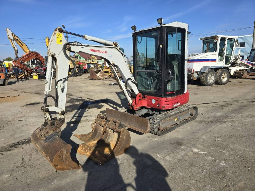 Takeuchi TB 23 R - Minikuormaaja: kuva Takeuchi TB 23 R - Minikuormaaja Takeuchi TB 23 R - Minikuormaaja: kuva Takeuchi TB 23 R - Minikuormaaja
