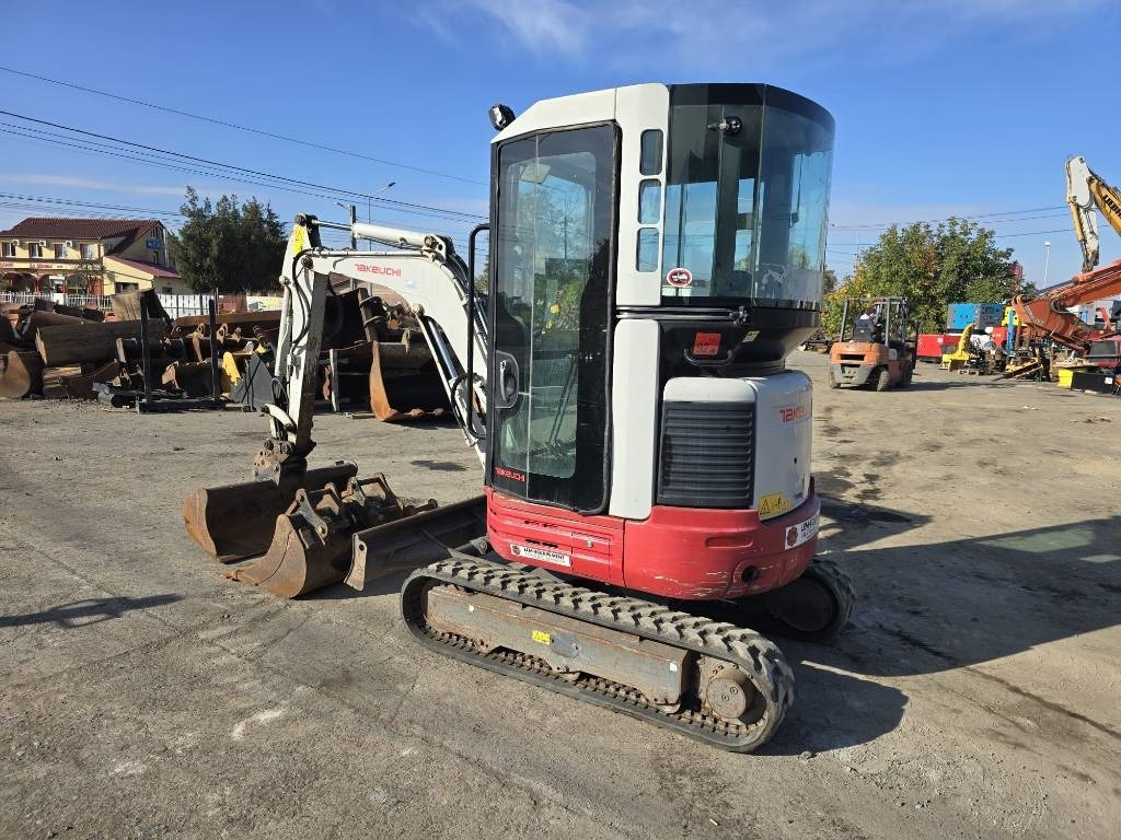 Takeuchi TB 23 R - Minikuormaaja: kuva Takeuchi TB 23 R - Minikuormaaja Takeuchi TB 23 R - Minikuormaaja: kuva Takeuchi TB 23 R - Minikuormaaja
