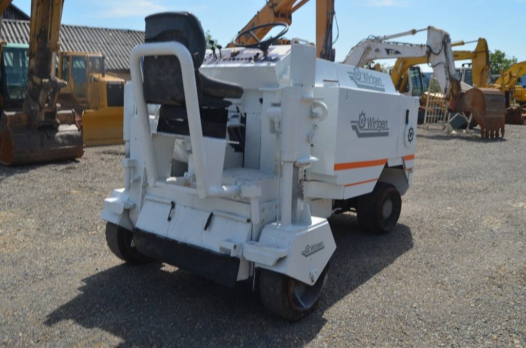 Wirtgen W1000L - Asfalttijyrsimen: kuva Wirtgen W1000L - Asfalttijyrsimen Wirtgen W1000L - Asfalttijyrsimen: kuva Wirtgen W1000L - Asfalttijyrsimen