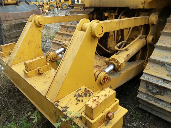Caterpillar CAT D6H - Puskutraktori: kuva Caterpillar CAT D6H - Puskutraktori Caterpillar CAT D6H - Puskutraktori: kuva Caterpillar CAT D6H - Puskutraktori