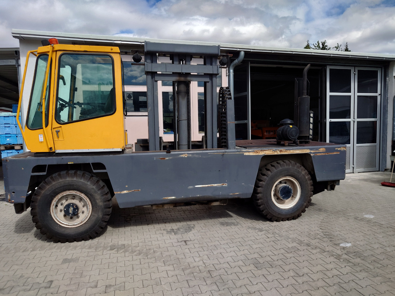 BAUMANN GX100 - Kylkitrukki: kuva BAUMANN GX100 - Kylkitrukki BAUMANN GX100 - Kylkitrukki: kuva BAUMANN GX100 - Kylkitrukki