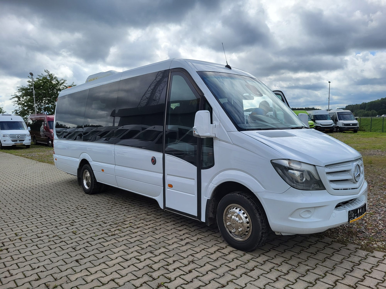 Mercedes-Benz Sprinter 519 CDI 24 seats - Turistibussi: kuva Mercedes-Benz Sprinter 519 CDI 24 seats - Turistibussi Mercedes-Benz Sprinter 519 CDI 24 seats - Turistibussi: kuva Mercedes-Benz Sprinter 519 CDI 24 seats - Turistibussi