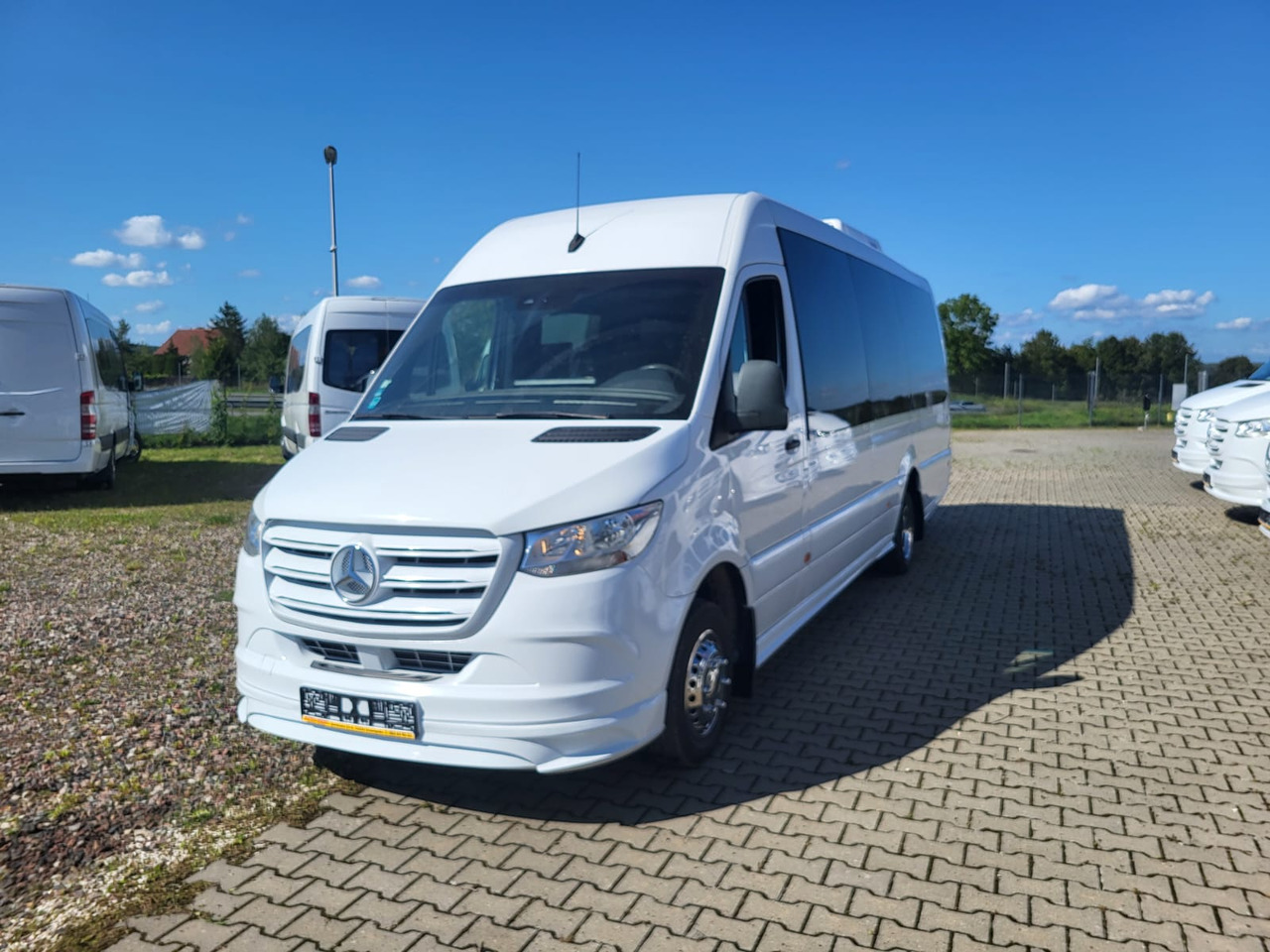 Sprinter 516 CDI 24 places + 4 standing  - Esikaupunkien linja: kuva Sprinter 516 CDI 24 places + 4 standing  - Esikaupunkien linja Sprinter 516 CDI 24 places + 4 standing  - Esikaupunkien linja: kuva Sprinter 516 CDI 24 places + 4 standing  - Esikaupunkien linja