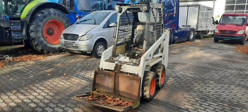 Bobcat 443 4x4 Radlader - Liukuohjattu kuormaaja: kuva Bobcat 443 4x4 Radlader - Liukuohjattu kuormaaja Bobcat 443 4x4 Radlader - Liukuohjattu kuormaaja: kuva Bobcat 443 4x4 Radlader - Liukuohjattu kuormaaja