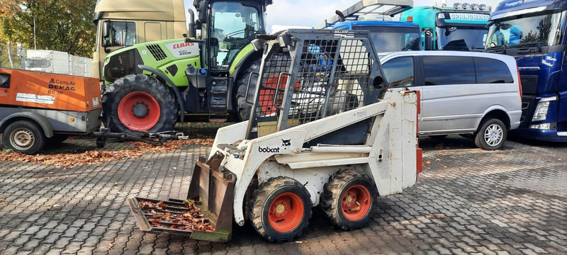 Bobcat 443 4x4 Radlader - Liukuohjattu kuormaaja: kuva Bobcat 443 4x4 Radlader - Liukuohjattu kuormaaja Bobcat 443 4x4 Radlader - Liukuohjattu kuormaaja: kuva Bobcat 443 4x4 Radlader - Liukuohjattu kuormaaja