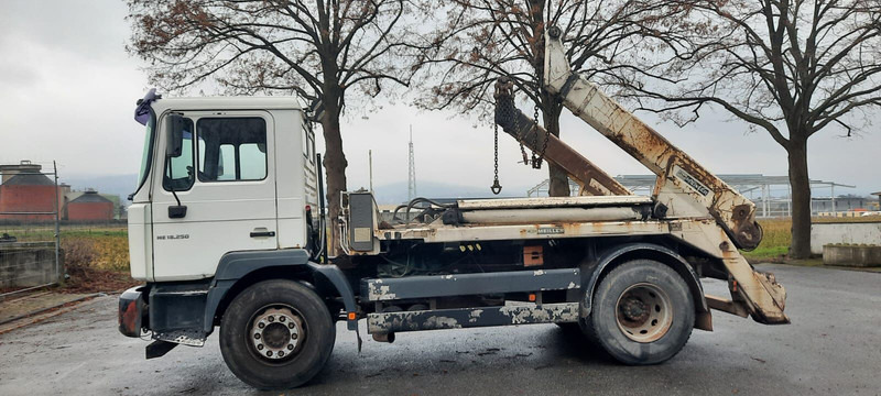 MAN M38 - Nostovarsi-vaihtolavakuorma kuorma-auto: kuva MAN M38 - Nostovarsi-vaihtolavakuorma kuorma-auto MAN M38 - Nostovarsi-vaihtolavakuorma kuorma-auto: kuva MAN M38 - Nostovarsi-vaihtolavakuorma kuorma-auto