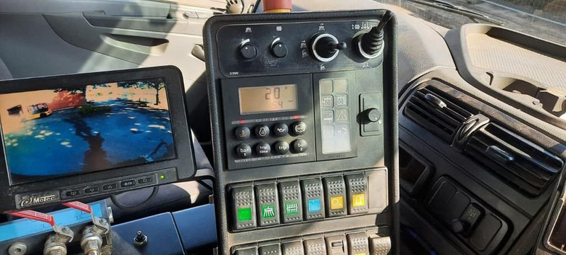 Lakaisuauto Mercedes-Benz 1824 Axor: kuva Lakaisuauto Mercedes-Benz 1824 Axor Lakaisuauto Mercedes-Benz 1824 Axor: kuva Lakaisuauto Mercedes-Benz 1824 Axor