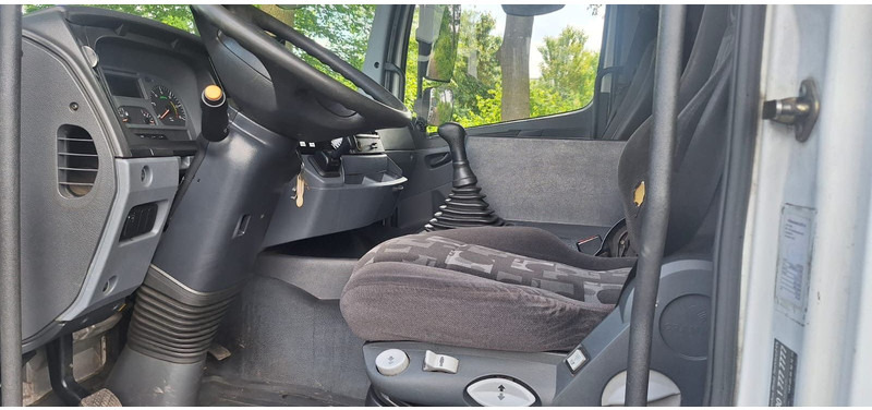 Kuorma-auto alusta Mercedes-Benz 1833 2 Achser für BDF mit LBW: kuva Kuorma-auto alusta Mercedes-Benz 1833 2 Achser für BDF mit LBW