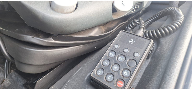 Kuorma-auto alusta Mercedes-Benz 1833 2 Achser für BDF mit LBW: kuva Kuorma-auto alusta Mercedes-Benz 1833 2 Achser für BDF mit LBW