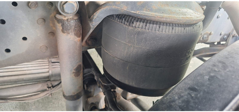 Kuorma-auto alusta Mercedes-Benz 1833 2 Achser für BDF mit LBW: kuva Kuorma-auto alusta Mercedes-Benz 1833 2 Achser für BDF mit LBW