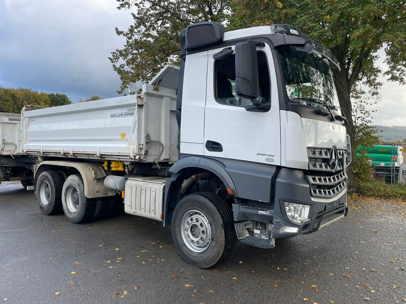 Mercedes-Benz 2648 3348 - Kippiauto kuorma-auto: kuva Mercedes-Benz 2648 3348 - Kippiauto kuorma-auto Mercedes-Benz 2648 3348 - Kippiauto kuorma-auto: kuva Mercedes-Benz 2648 3348 - Kippiauto kuorma-auto